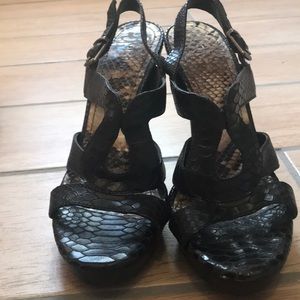 Gianni Bini black leather snack skin heals